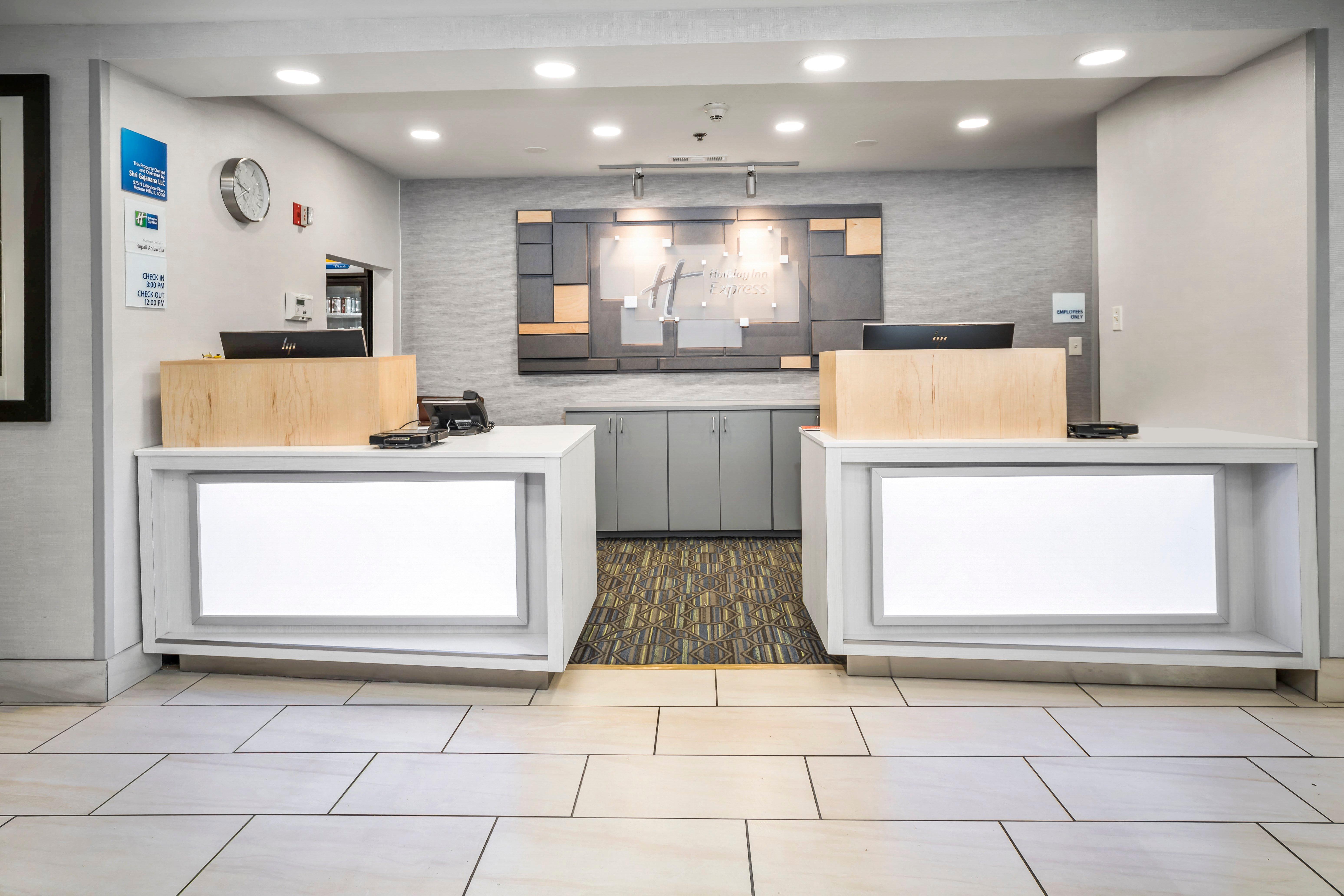 Holiday Inn Express Chicago Northwest-Vernon Hills By Ihg Exteriör bild
