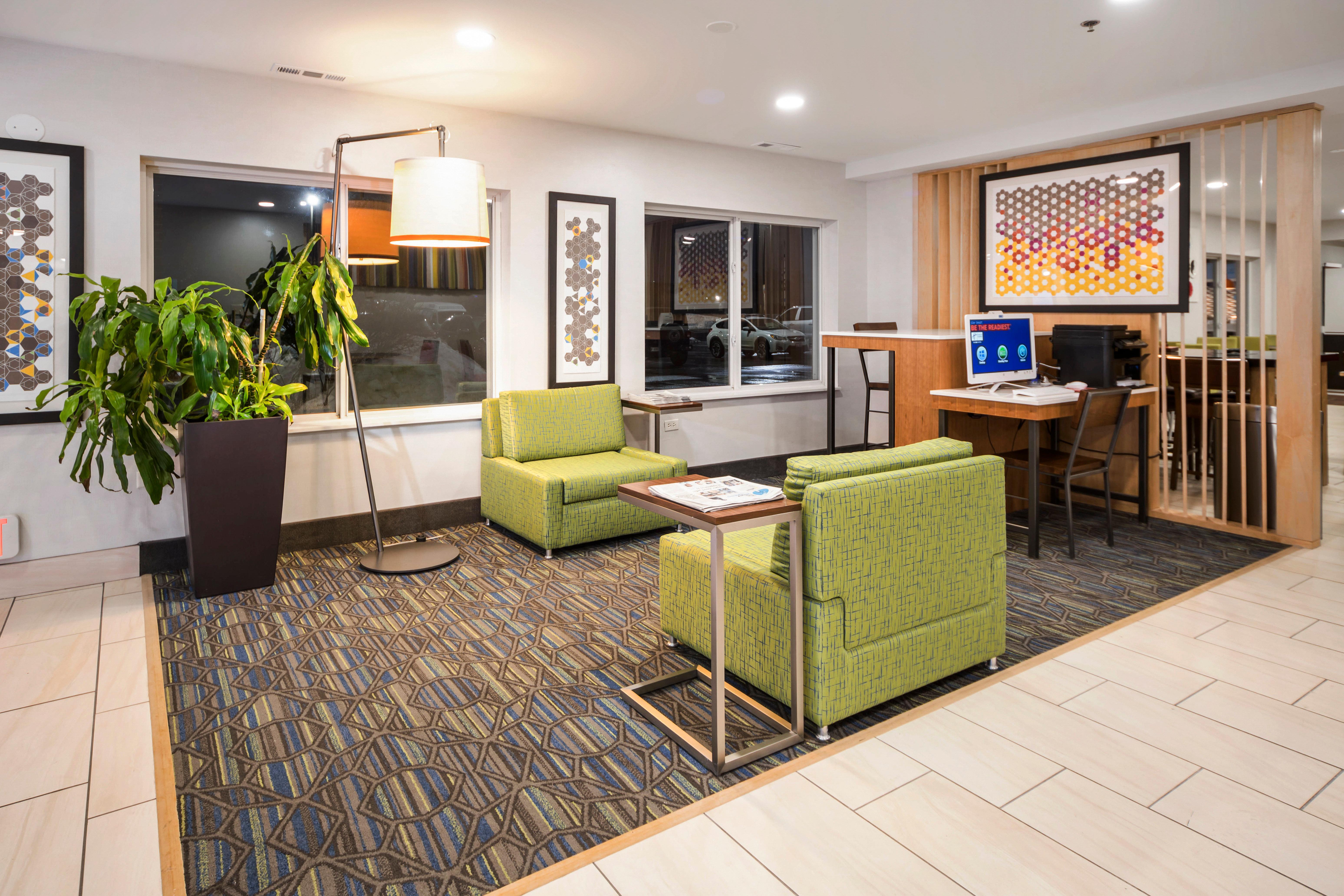 Holiday Inn Express Chicago Northwest-Vernon Hills By Ihg Exteriör bild