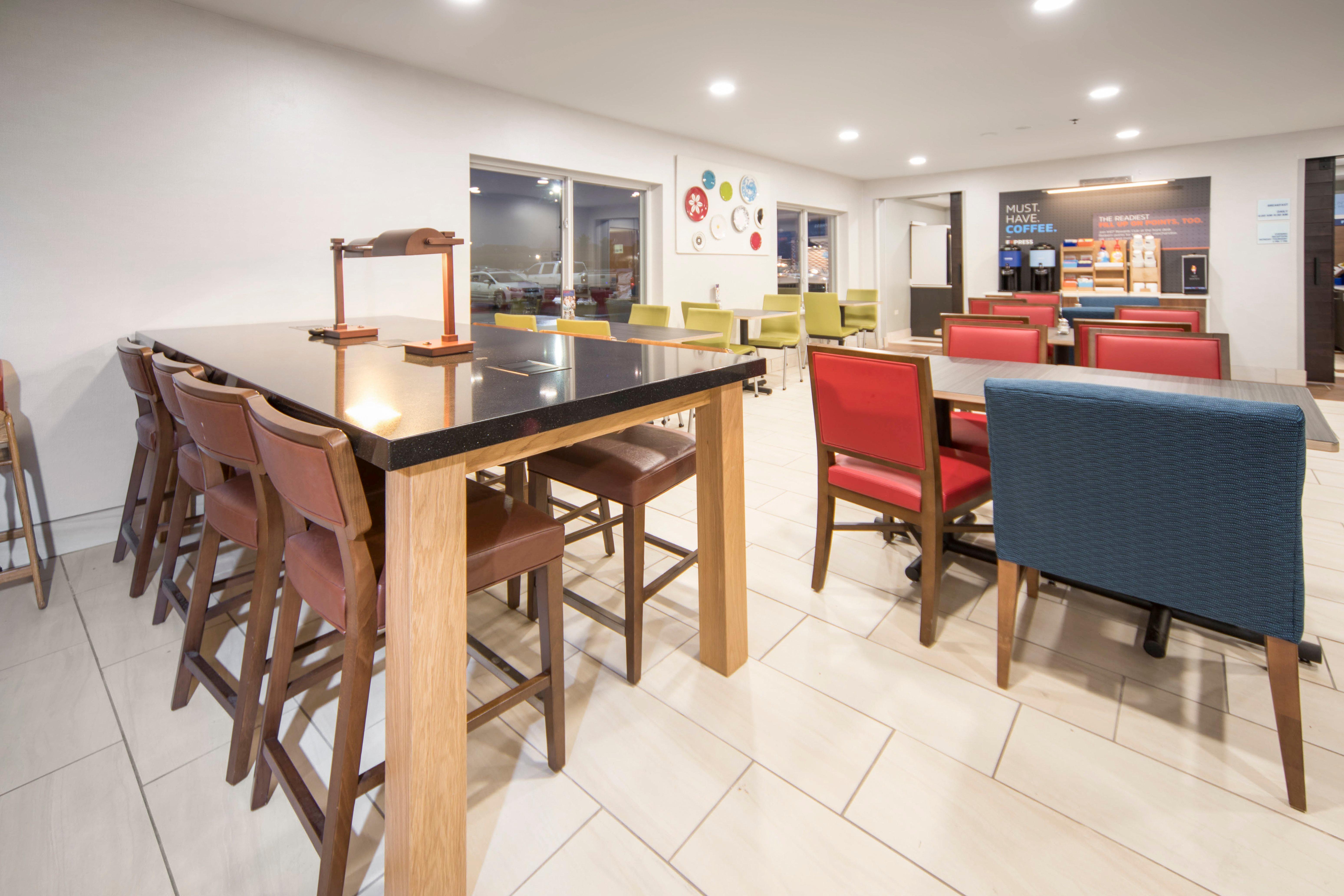 Holiday Inn Express Chicago Northwest-Vernon Hills By Ihg Exteriör bild