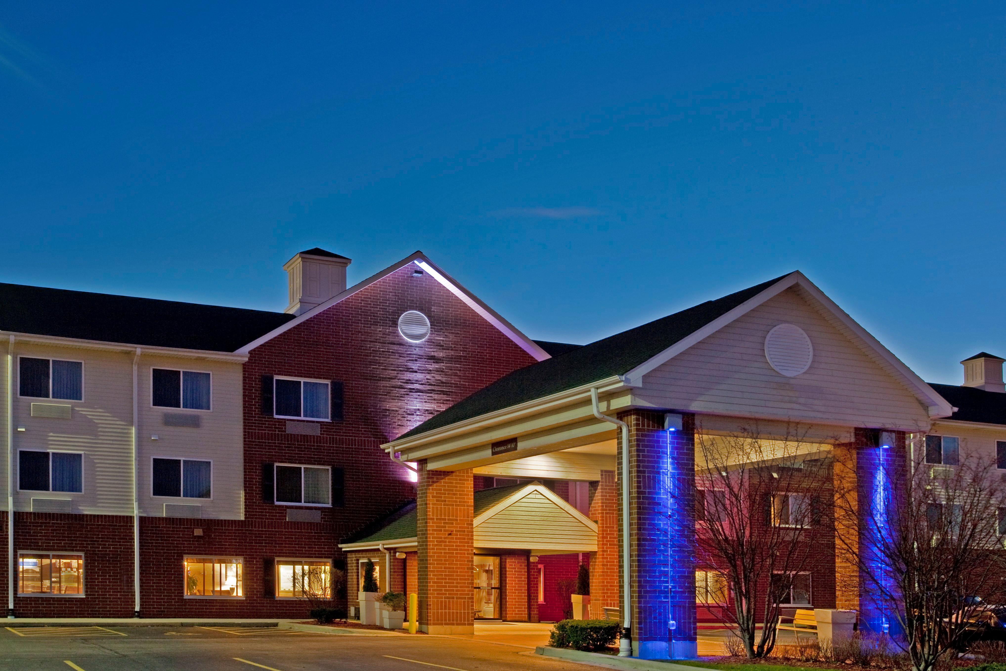 Holiday Inn Express Chicago Northwest-Vernon Hills By Ihg Exteriör bild