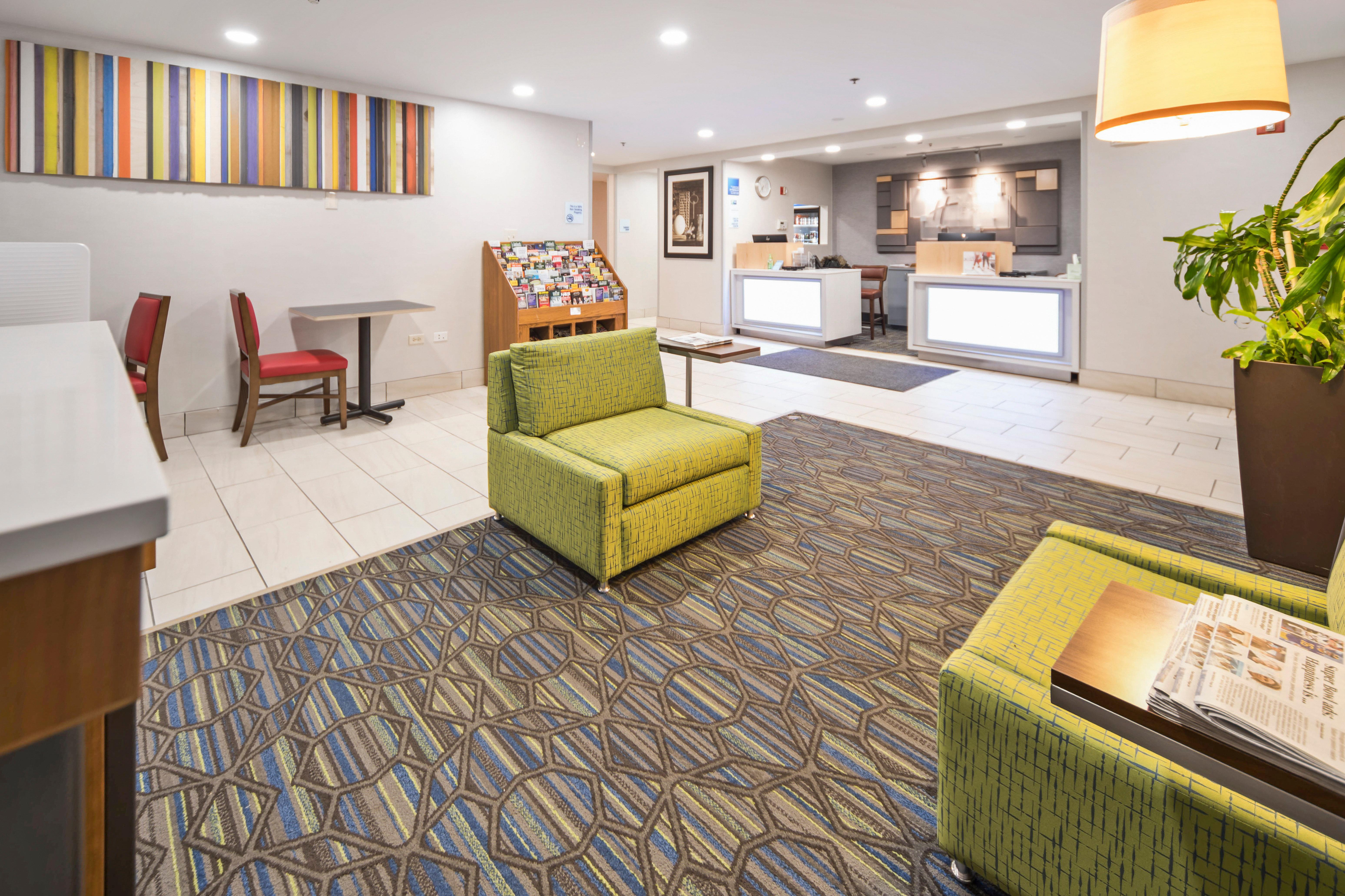 Holiday Inn Express Chicago Northwest-Vernon Hills By Ihg Exteriör bild