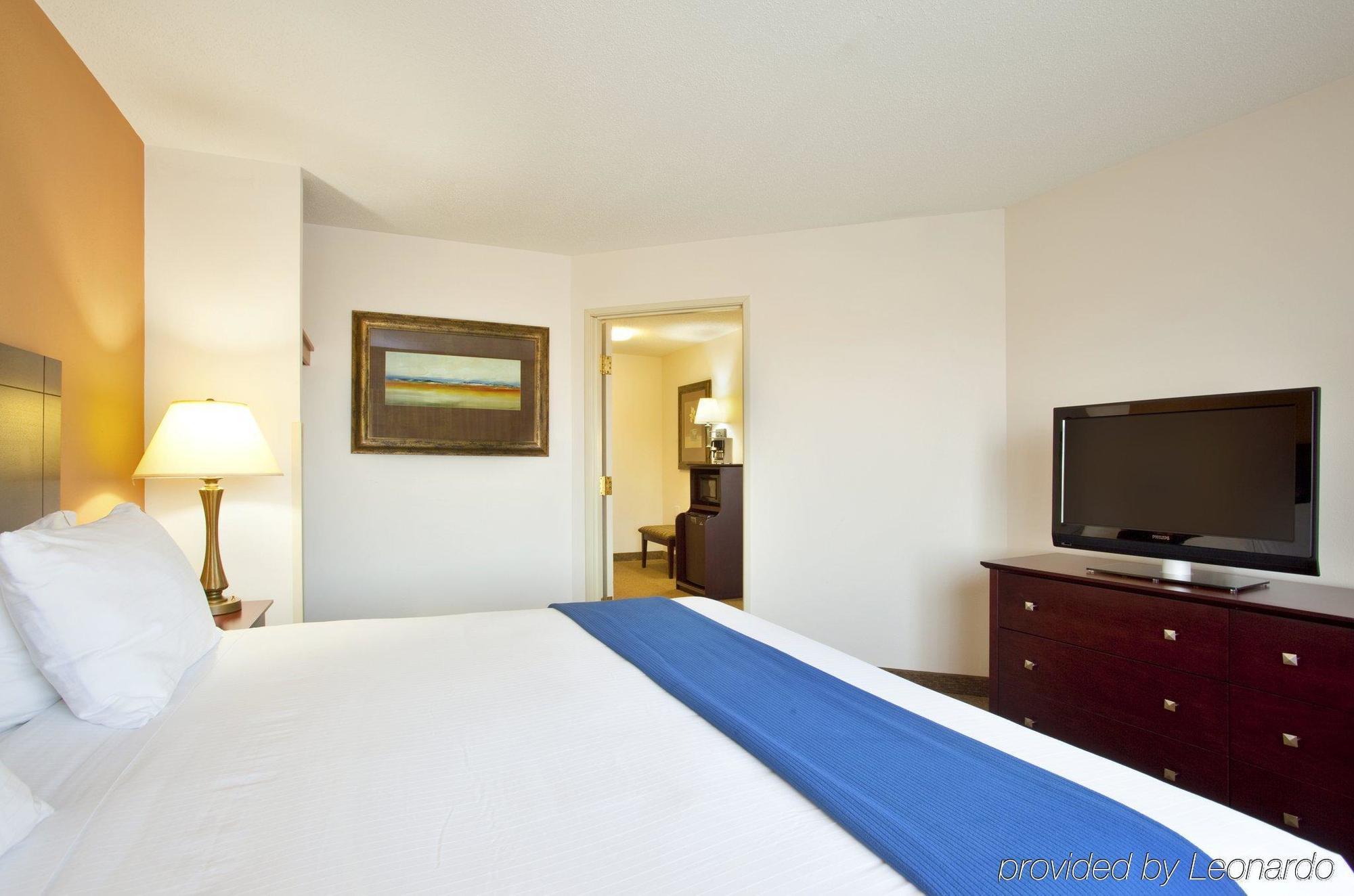 Holiday Inn Express Chicago Northwest-Vernon Hills By Ihg Rum bild