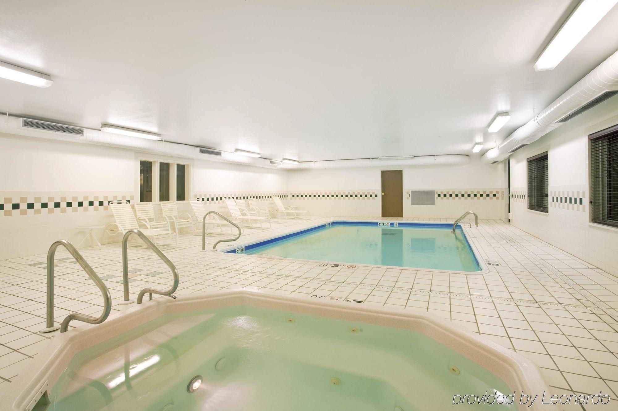 Holiday Inn Express Chicago Northwest-Vernon Hills By Ihg Exteriör bild