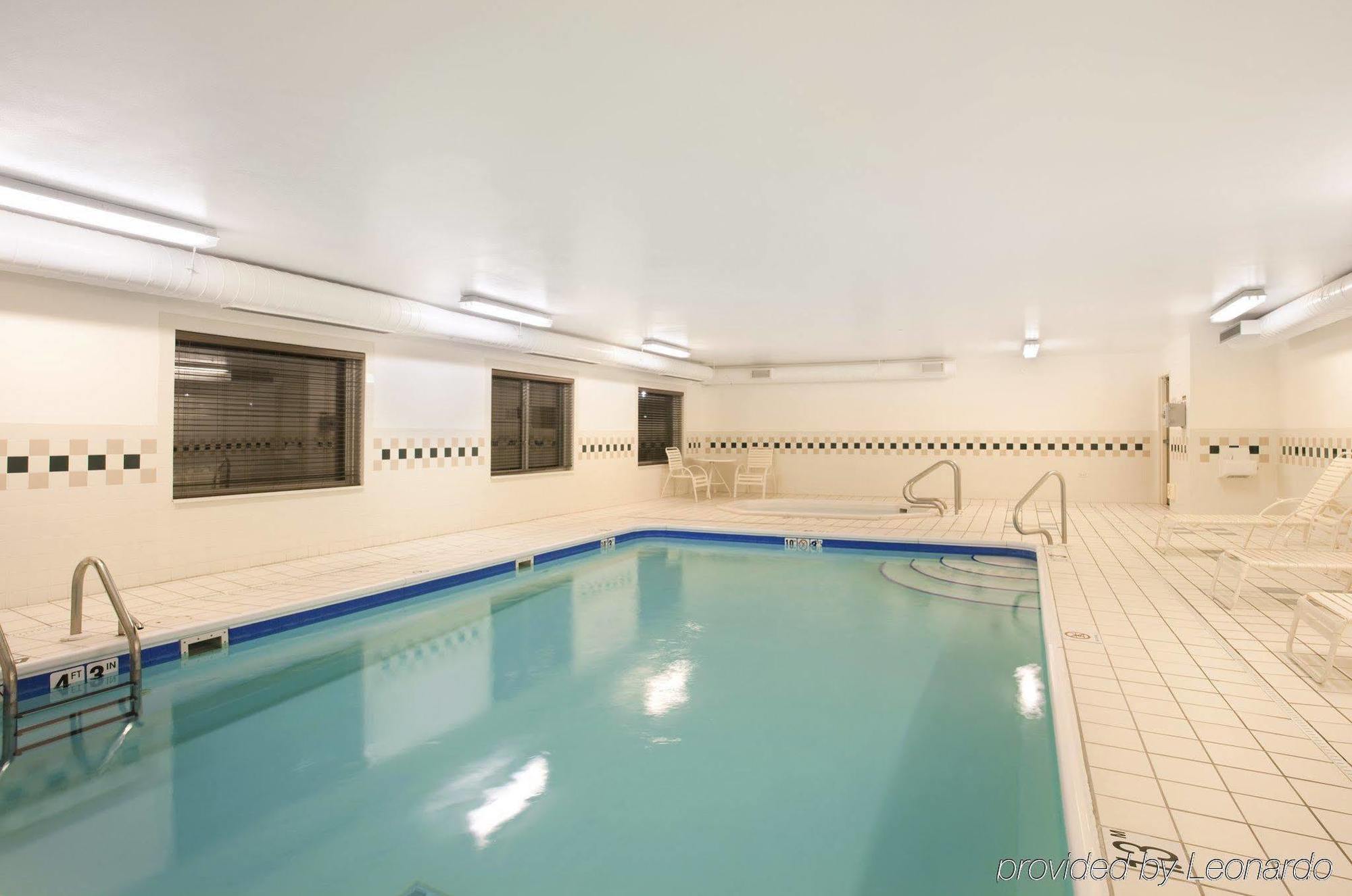 Holiday Inn Express Chicago Northwest-Vernon Hills By Ihg Exteriör bild