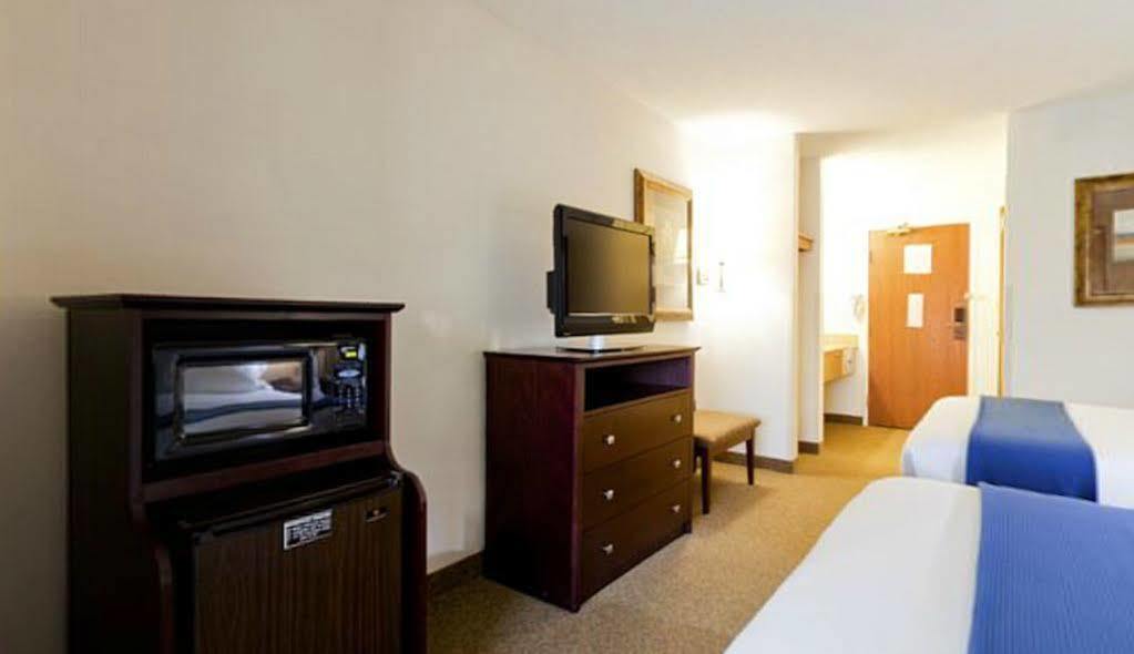 Holiday Inn Express Chicago Northwest-Vernon Hills By Ihg Exteriör bild
